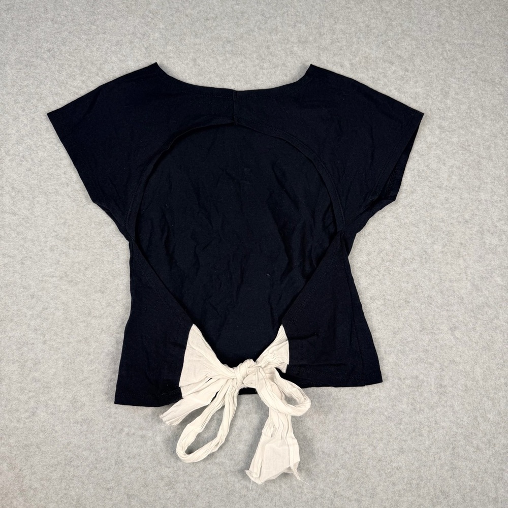Elegant Black and White Short Sleeve Top - Picture 3 of 3